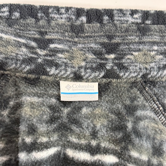 Columbia Women's Black and Gray Patterned Fleece Jacket Size XL - Picture 4 of 6